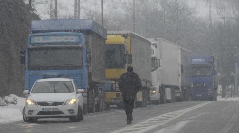 Ακινητοποιούνται φορτηγά στην εθνική Αθηνών – Θεσσαλονίκης λόγω παγετού
